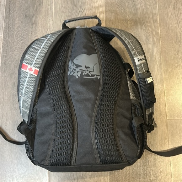 ROOTS Tech Zone Gray Black Backpack NEW - Picture 8 of 16